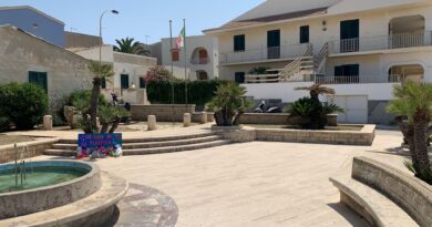 Torna a splendere la piazzetta col monumento ai Marinai, grazie all’Anmi