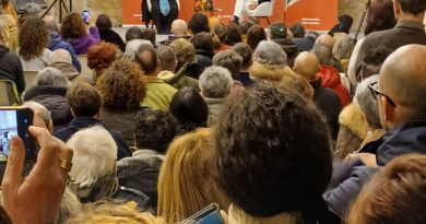 Grande serata con Serra Yilmaz al “Carmine”. Presentato con successo il suo libro “Cara Istanbul”