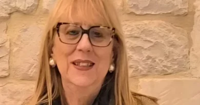 Mostra Personale di Vincenza Trovato a Palazzo Busacca: “La materia come preghiera”