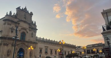 La Rai manda in onda il cielo di Giorgio De Chirico sopra Scicli in 80 paesi del mondo