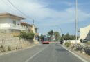 Un semaforo a chiamata lungo la litoranea di Sampieri